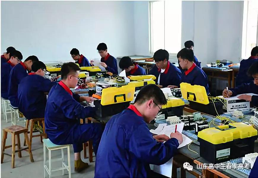 煙臺天虹學院春季高考班都開設了哪些專業(yè)？