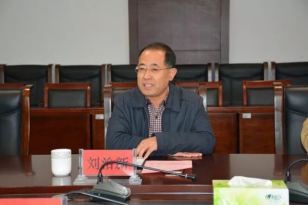 山東公路技師學院與山東宏雁、濟南舜泰等兩家企業(yè)簽訂校企合作協(xié)議