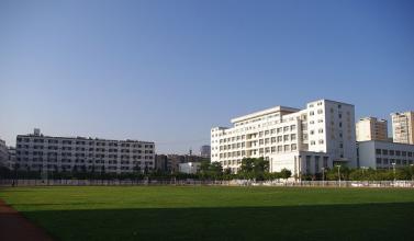 昆明醫(yī)科大學海源學院教學樓全景