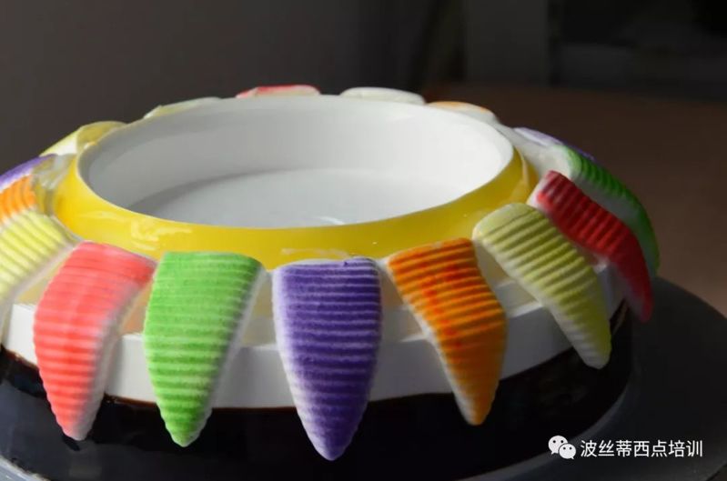 煙臺波絲蒂糕點(diǎn)培訓(xùn)學(xué)校陶藝蛋糕班那么好，你怎么舍得不來~