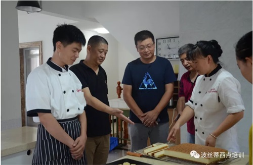 云南普洱學(xué)院經(jīng)管學(xué)院宮潤(rùn)華教授來(lái)煙臺(tái)波絲蒂學(xué)校參觀、交流