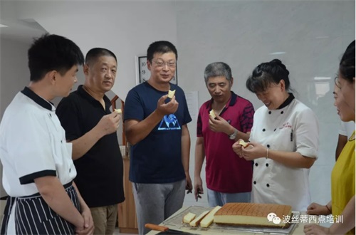 云南普洱學(xué)院經(jīng)管學(xué)院宮潤(rùn)華教授來(lái)煙臺(tái)波絲蒂學(xué)校參觀、交流