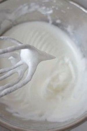 淄博市技師學(xué)院廚師面點(diǎn)班教你快速卷蛋糕卷的小妙招
