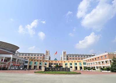 學(xué)校大門