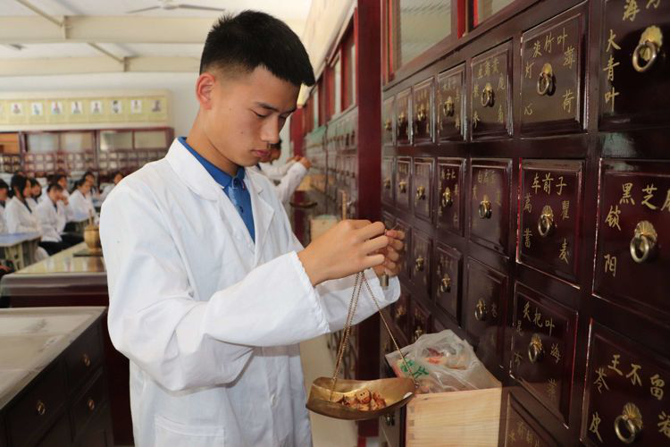濰坊醫(yī)藥職業(yè)中等專業(yè)學校的三二連讀大專班怎么樣？