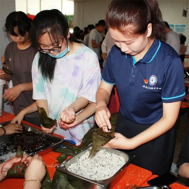 濃情粽意，濟南應(yīng)用技術(shù)學(xué)校我們一起過端午！