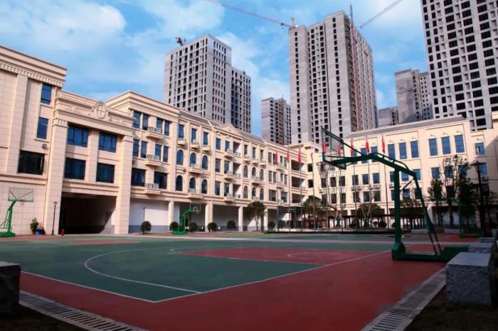 長沙湘麓醫(yī)藥中等職業(yè)技術(shù)學(xué)校2020招生簡章'