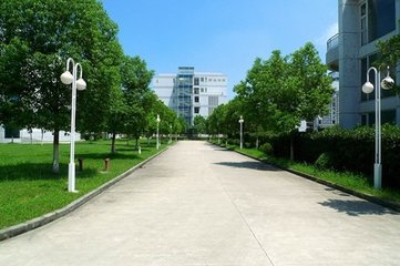 云南開放大學(xué)教學(xué)樓周邊環(huán)境