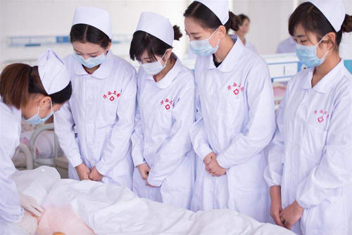 初中讀護(hù)理專業(yè)就業(yè)前景好不好