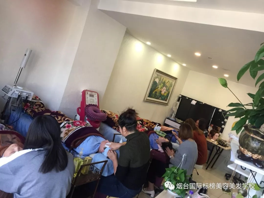 煙臺(tái)標(biāo)榜美容美發(fā)職業(yè)技能培訓(xùn)學(xué)校喬遷新址歡迎您！
