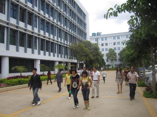 云南經(jīng)貿(mào)職業(yè)學院校園一角