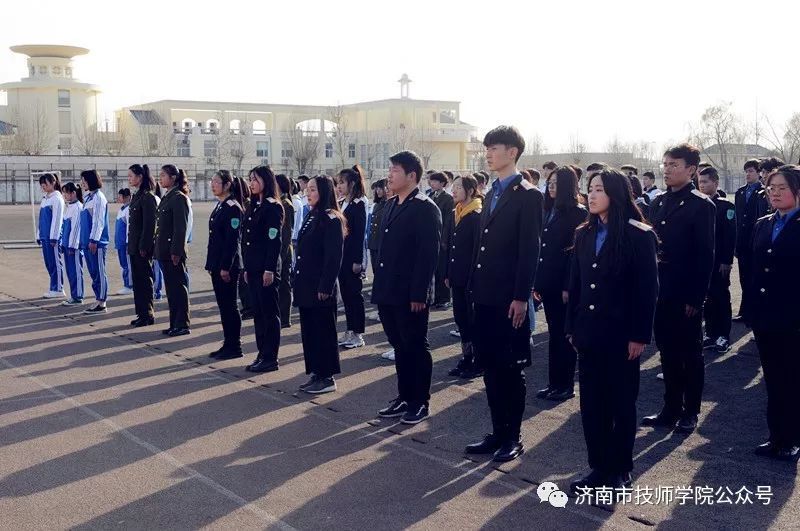 濟南市技師學(xué)院高新校區(qū)青年志愿者協(xié)會啟動儀式暨首次“學(xué)雷鋒志愿活動”紀(jì)實
