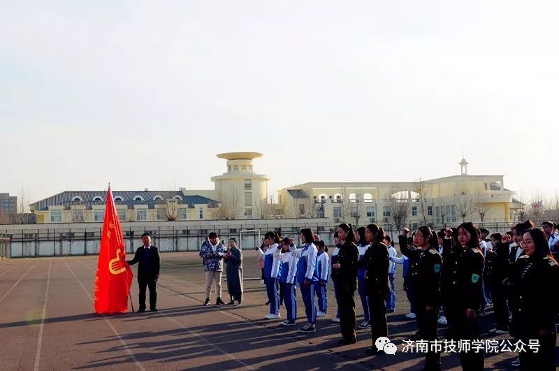 濟南市技師學(xué)院高新校區(qū)青年志愿者協(xié)會啟動儀式暨首次“學(xué)雷鋒志愿活動”紀(jì)實