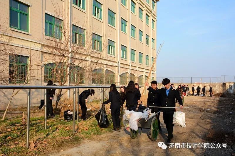 濟南市技師學(xué)院高新校區(qū)青年志愿者協(xié)會啟動儀式暨首次“學(xué)雷鋒志愿活動”紀(jì)實