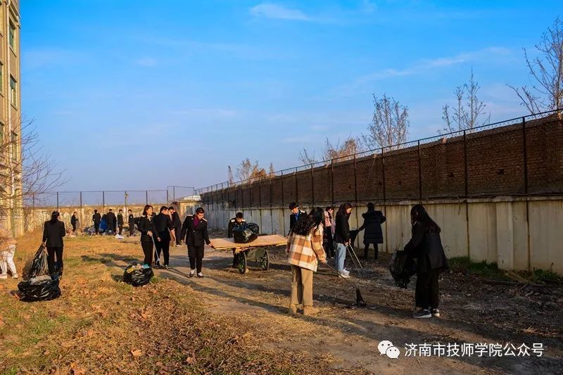 濟南市技師學(xué)院高新校區(qū)青年志愿者協(xié)會啟動儀式暨首次“學(xué)雷鋒志愿活動”紀(jì)實