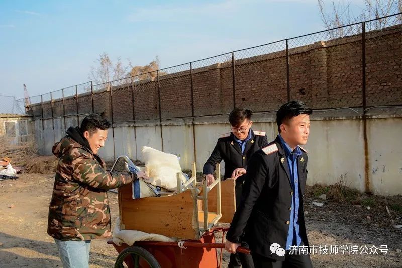 濟南市技師學(xué)院高新校區(qū)青年志愿者協(xié)會啟動儀式暨首次“學(xué)雷鋒志愿活動”紀(jì)實