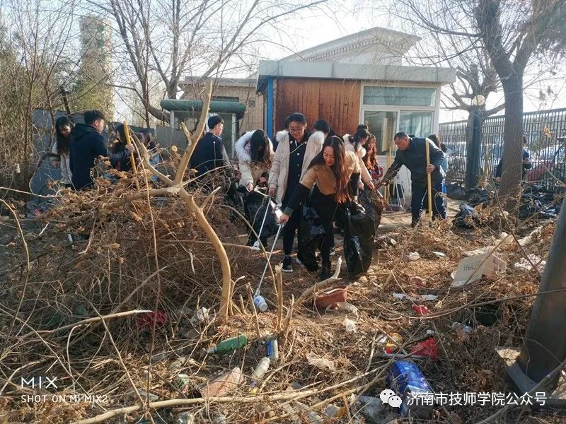 濟南市技師學(xué)院高新校區(qū)青年志愿者協(xié)會啟動儀式暨首次“學(xué)雷鋒志愿活動”紀(jì)實