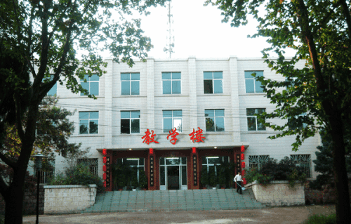 云南商務(wù)職業(yè)學(xué)院教學(xué)樓