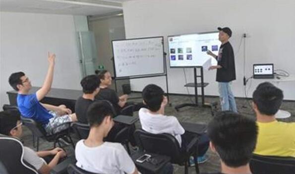 揭秘殘酷電競培訓(xùn)班：每天打12小時 50名學(xué)員僅留下3人！