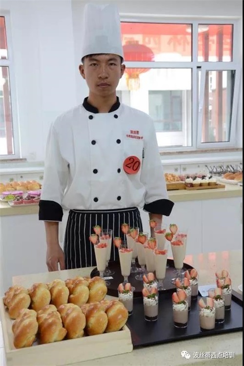 第三屆“波絲蒂杯”西點創(chuàng)新大賽烘焙技能比賽6月6日在煙臺波絲蒂糕點培訓(xùn)學(xué)校舉行