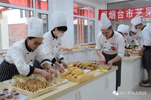 第三屆“波絲蒂杯”西點創(chuàng)新大賽烘焙技能比賽6月6日在煙臺波絲蒂糕點培訓(xùn)學(xué)校舉行