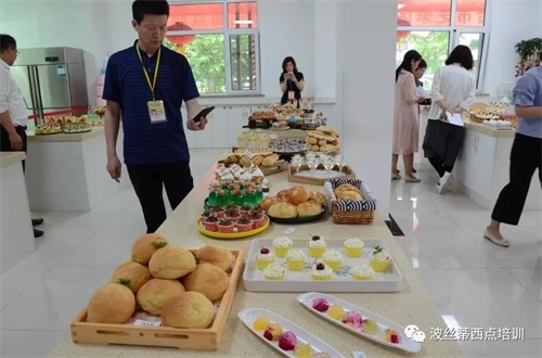 第三屆“波絲蒂杯”西點創(chuàng)新大賽烘焙技能比賽6月6日在煙臺波絲蒂糕點培訓(xùn)學(xué)校舉行