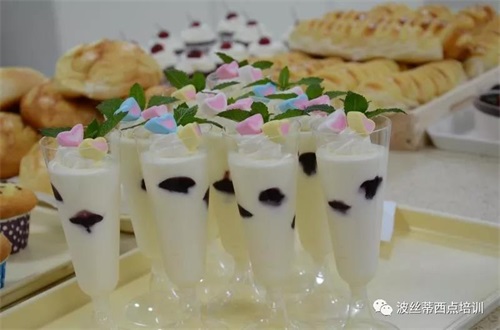 第三屆“波絲蒂杯”西點創(chuàng)新大賽烘焙技能比賽6月6日在煙臺波絲蒂糕點培訓(xùn)學(xué)校舉行
