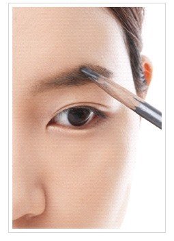 約會(huì)妝，非一般的吸引力—濰坊茗藝化妝學(xué)校