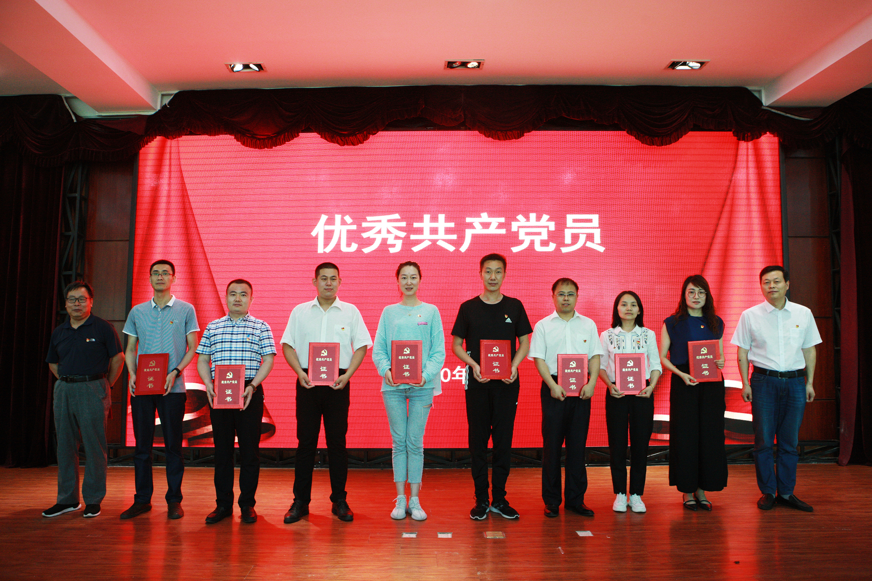 山東省濰坊商業(yè)學(xué)校召開(kāi)紀(jì)念建黨99周年“七一”表彰大會(huì)！
