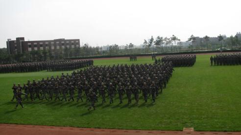 昆明市衛(wèi)生學校軍訓