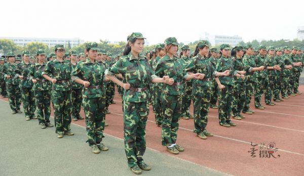2020年大學(xué)軍訓(xùn)內(nèi)容和注意事項有哪些
