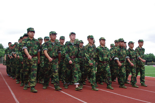 2020年大學(xué)軍訓(xùn)內(nèi)容和注意事項有哪些