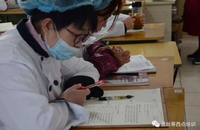 不上高中也擁有好前途？來煙臺(tái)波絲蒂中西糕點(diǎn)培訓(xùn)學(xué)校學(xué)西點(diǎn)就能實(shí)現(xiàn)！