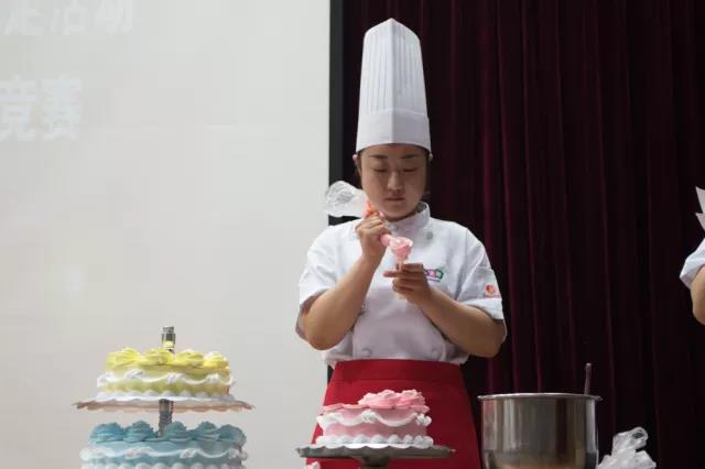 烘焙行業(yè)職業(yè)技能競賽在山東省城市服務(wù)技術(shù)學(xué)院舉辦