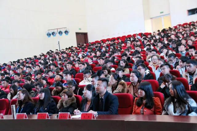 青島市團(tuán)委校長(zhǎng)劉福珍到求實(shí)學(xué)院舉行十九大專題學(xué)習(xí)講座