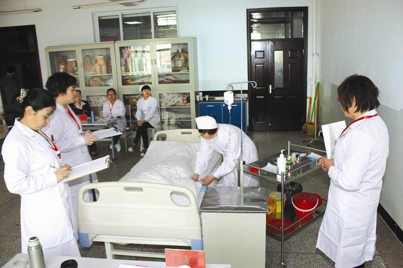 護理專業(yè)學子進入工作崗位