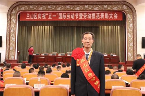 致敬，新時(shí)代的勞動(dòng)者——臨沂電力學(xué)校王前老師  