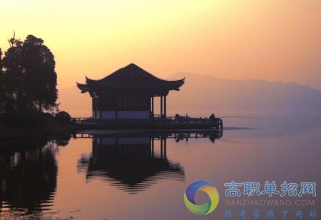  黔南民族醫(yī)學(xué)高等?？茖W(xué)校2021年分類考試招生簡(jiǎn)章