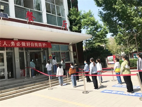 辛勤付出，暖心陪護(hù)：濟(jì)南應(yīng)用技術(shù)職業(yè)中等專業(yè)學(xué)校值班老師的一天