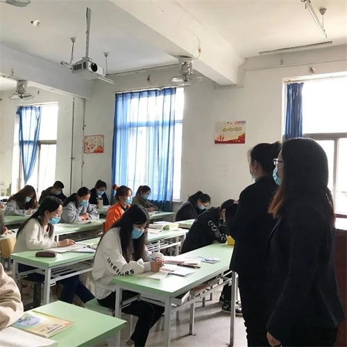 辛勤付出，暖心陪護(hù)：濟(jì)南應(yīng)用技術(shù)職業(yè)中等專業(yè)學(xué)校值班老師的一天
