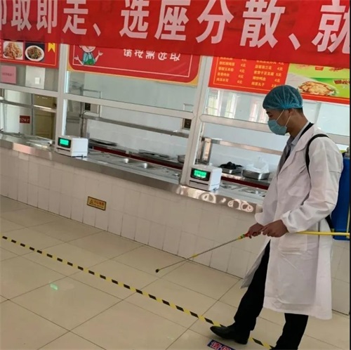 辛勤付出，暖心陪護(hù)：濟(jì)南應(yīng)用技術(shù)職業(yè)中等專業(yè)學(xué)校值班老師的一天