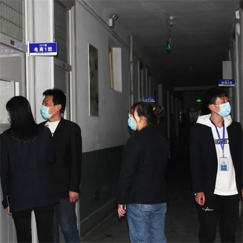 辛勤付出，暖心陪護(hù)：濟(jì)南應(yīng)用技術(shù)職業(yè)中等專業(yè)學(xué)校值班老師的一天
