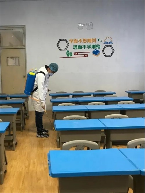 辛勤付出，暖心陪護(hù)：濟(jì)南應(yīng)用技術(shù)職業(yè)中等專業(yè)學(xué)校值班老師的一天