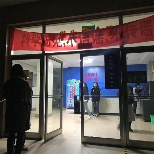 辛勤付出，暖心陪護(hù)：濟(jì)南應(yīng)用技術(shù)職業(yè)中等專業(yè)學(xué)校值班老師的一天