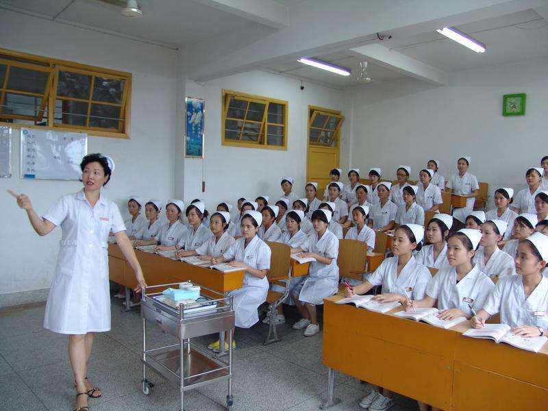 衛(wèi)校老師教學