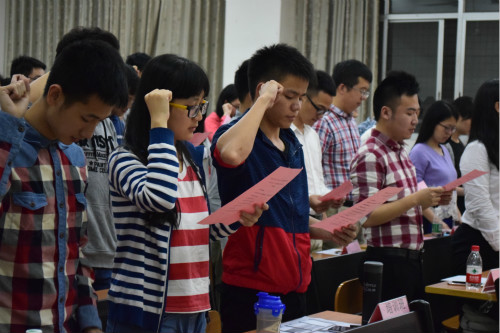 2021年大學(xué)生兩學(xué)一做思想?yún)R報(bào)范文