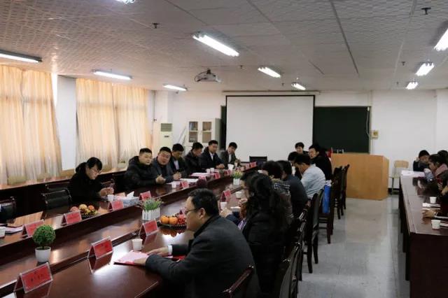 青島求實職業(yè)技術學院召開25周年校慶校企合作座談會