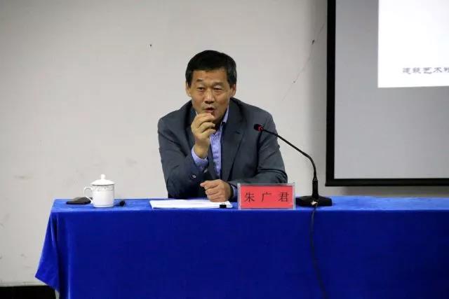 青建集團黨委書記朱廣君應邀來青島求實學院作學術講座