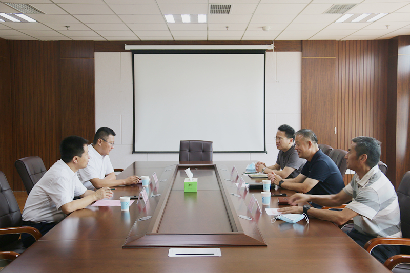 青島港灣職業(yè)技術(shù)學(xué)院來(lái)學(xué)校研討交流混合制辦學(xué)及航海類人才培養(yǎng)經(jīng)驗(yàn)