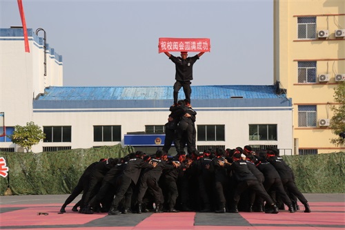 軍訓(xùn)閱兵展風(fēng)采，颯爽英姿致青春——金盾司法學(xué)?！皯c祝建國(guó)71周年暨2021年校閱式”大會(huì)隆重舉行